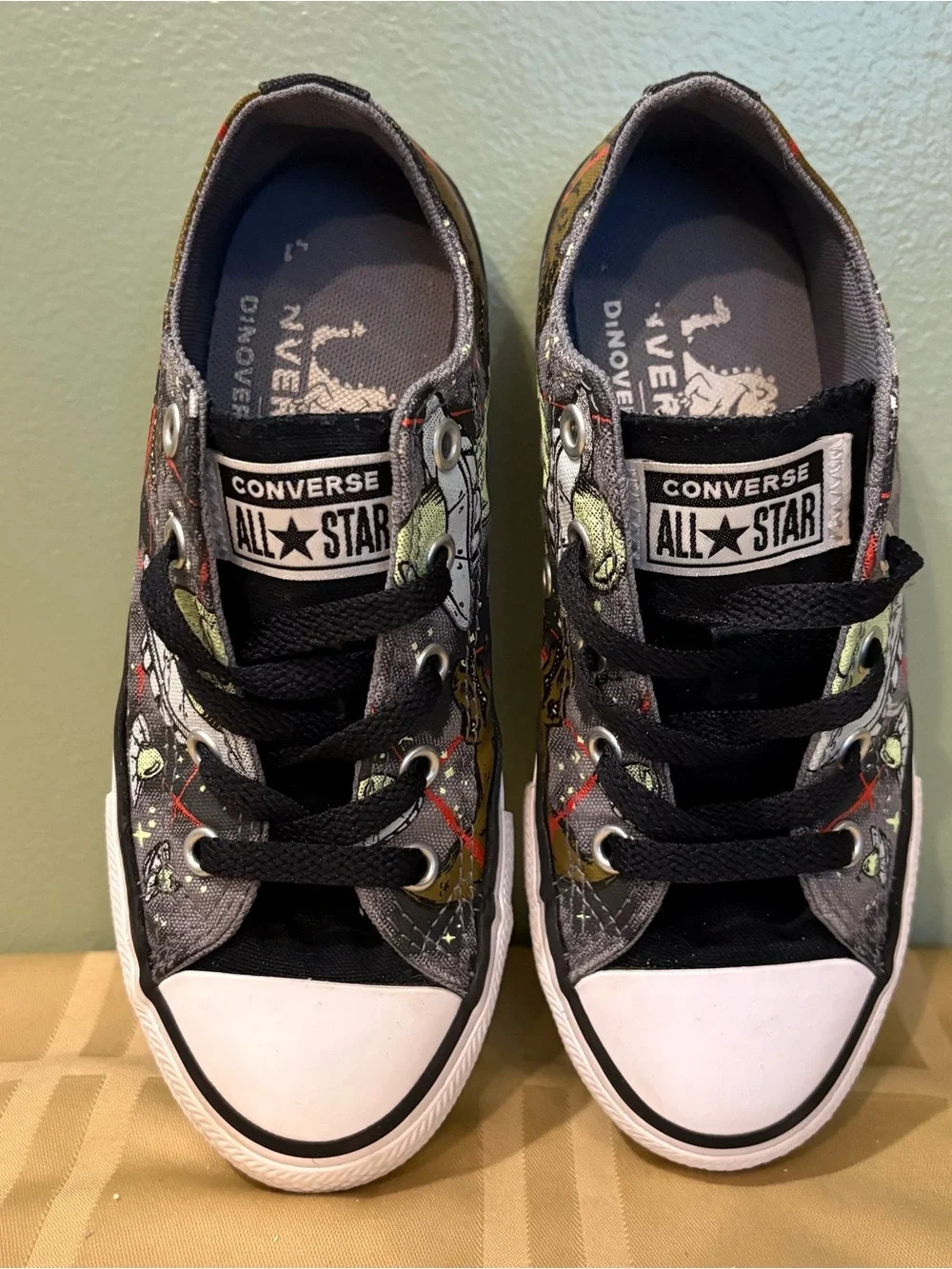 Converse Dinoverse kids size 1 low top dinosaur space planets t-Rex sneaker shoe